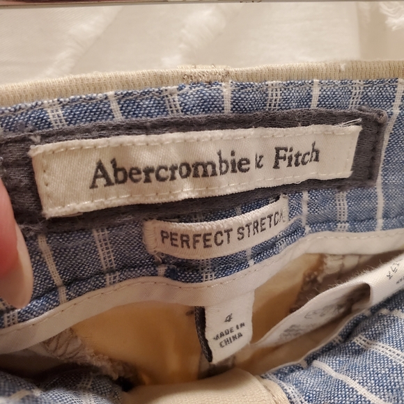 Abercrombie & Fitch - Picture 3 of 3